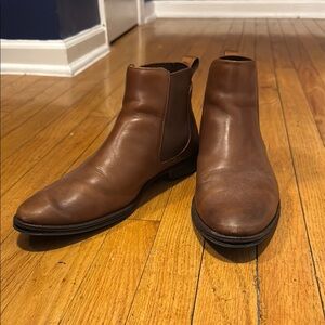 Kenneth Cole — Brown Chelsea Boots